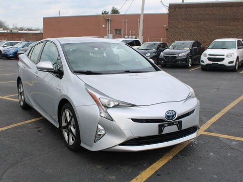 Used 2017 Toyota Prius Four Touring image 4