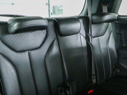 Used 2025 Hyundai Palisade SEL FWD image 29