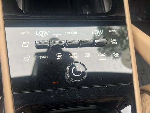 Certified 2025 Porsche Cayenne E-Hybrid AWD/4WD image 26