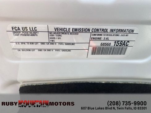 Used 2023 Chrysler Pacifica Touring-L image 10