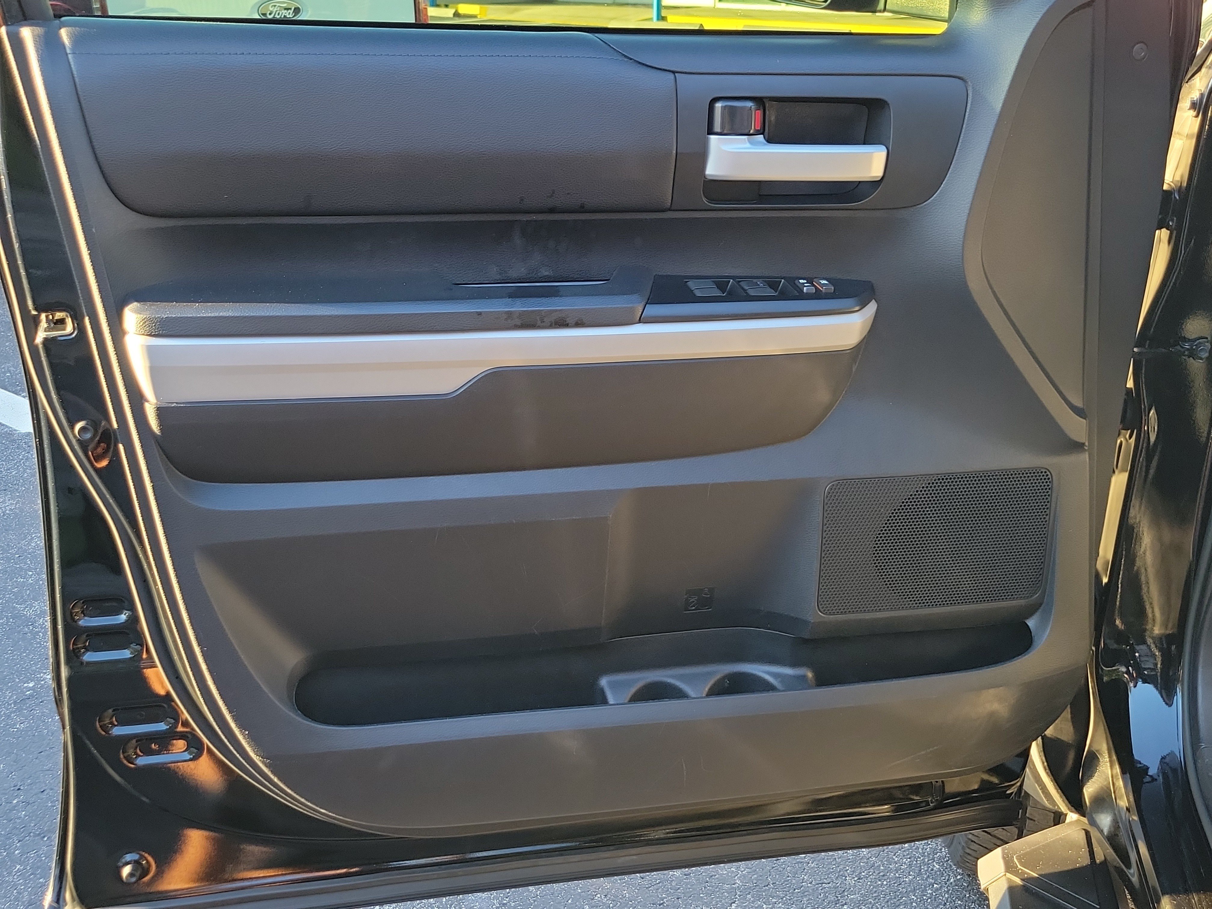Used 2018 Toyota Tundra SR5 w/ SR5 Upgrade Package AWD/4WD image 25