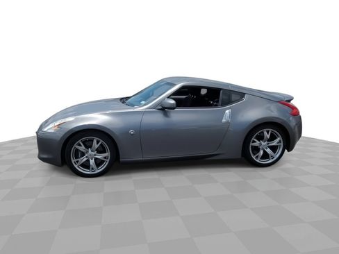Used 2011 Nissan 370Z Coupe w/ Sport Pkg RWD image 4