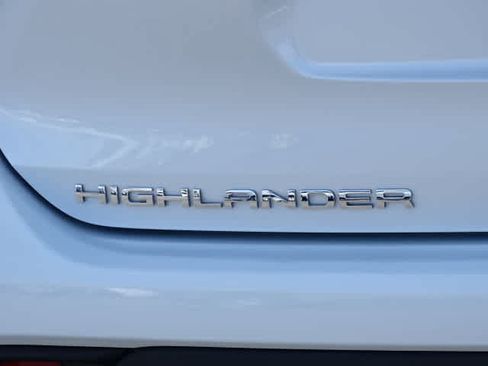 Used 2022 Toyota Highlander XLE FWD image 10
