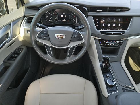 Used 2021 Cadillac XT5 Premium Luxury FWD image 10