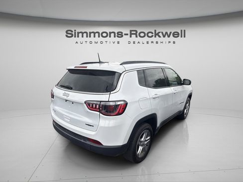 Used 2024 Jeep Compass Latitude image 8