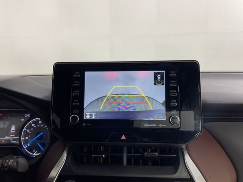 Used 2022 Toyota Venza XLE image 27