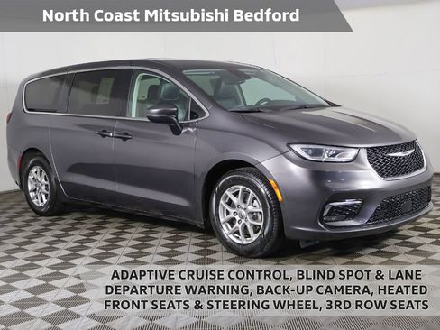 Used 2023 Chrysler Pacifica Touring-L FWD image 1