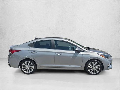 Used 2022 Hyundai Accent Limited FWD image 4