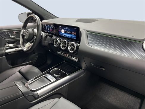Used 2025 Mercedes-Benz GLA 250 4MATIC image 12