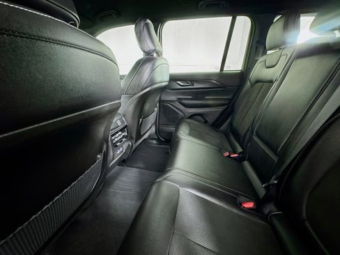 Used 2024 Jeep Grand Cherokee Altitude image 24