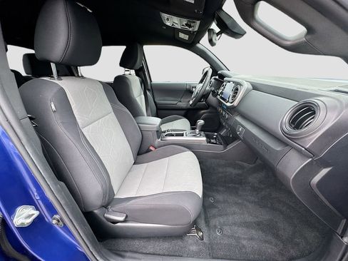 Used 2023 Toyota Tacoma TRD Off-Road image 33