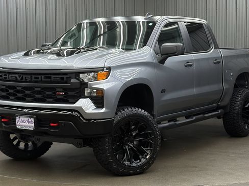 Used 2026 Chevrolet Silverado 1500 Custom Trail Boss w/ LPO, Dark Essentials Package AWD/4WD image 1