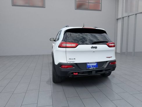 Used 2017 Jeep Cherokee Trailhawk AWD/4WD image 7