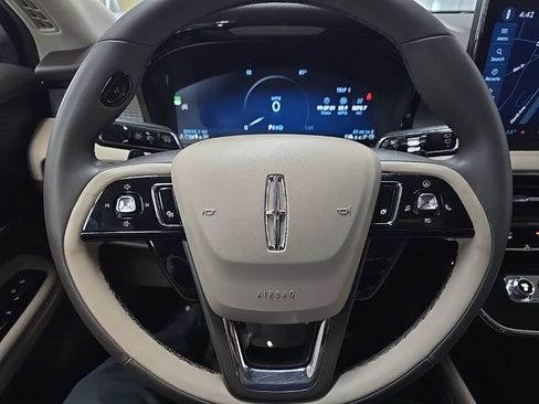 Used 2023 Lincoln Corsair AWD image 22