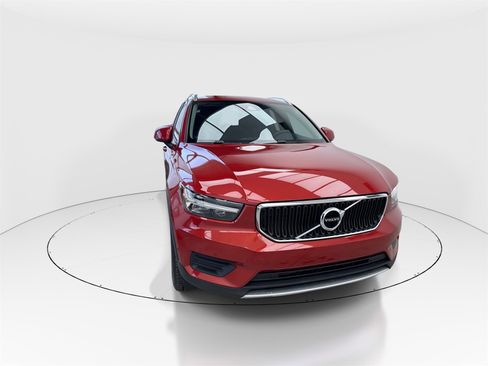 Used 2019 Volvo XC40 T5 Momentum image 3