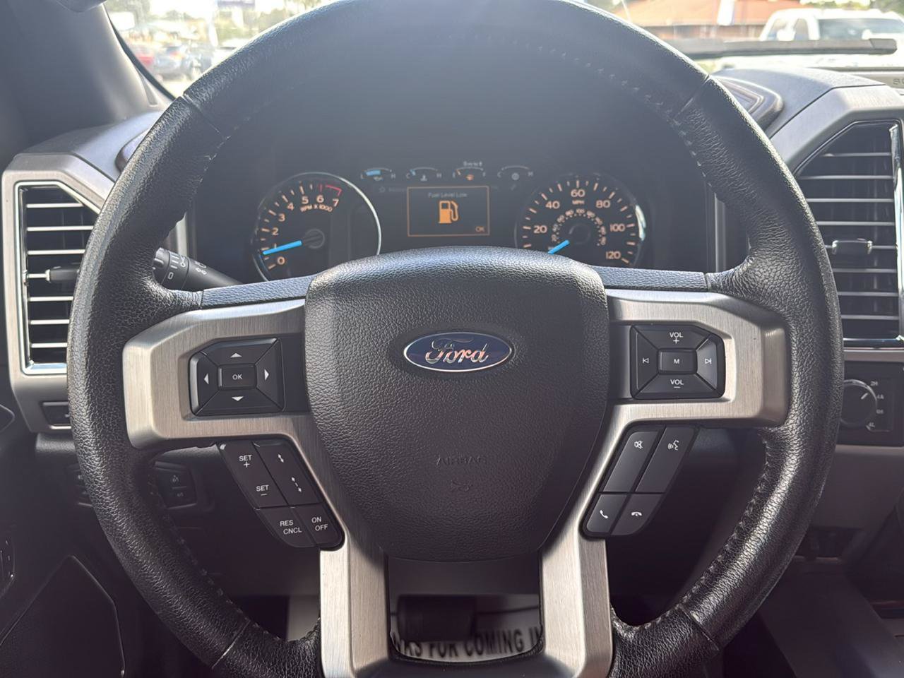 Used 2015 Ford F150 Platinum w/ Equipment Group 701A Luxury AWD/4WD image 33