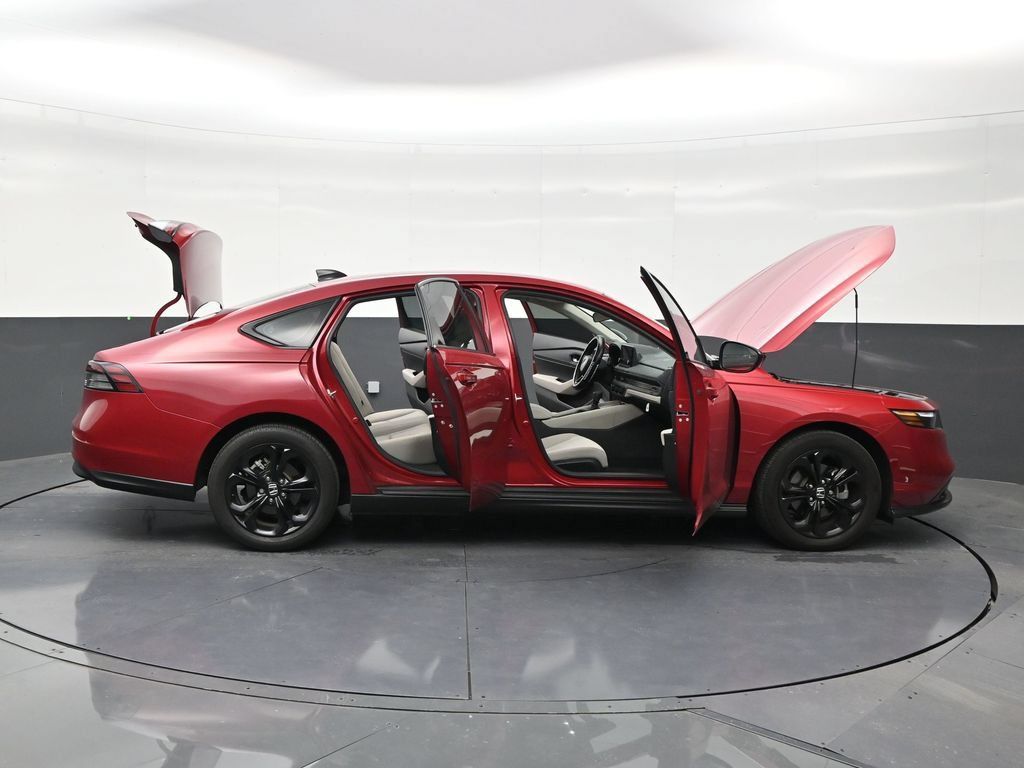 Used 2025 Honda Accord SE image 28