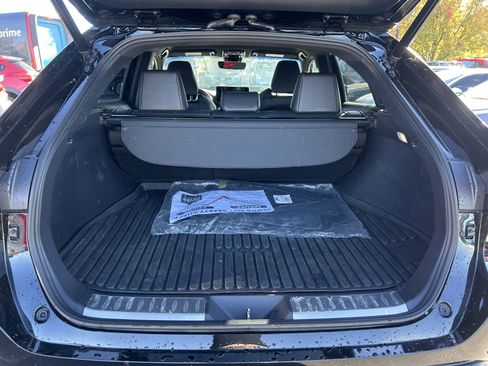 Used 2021 Toyota Venza XLE image 9