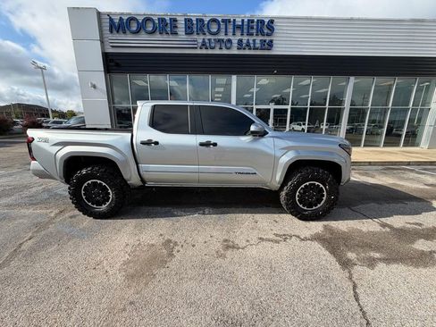 Used 2024 Toyota Tacoma TRD Off-Road AWD/4WD image 1