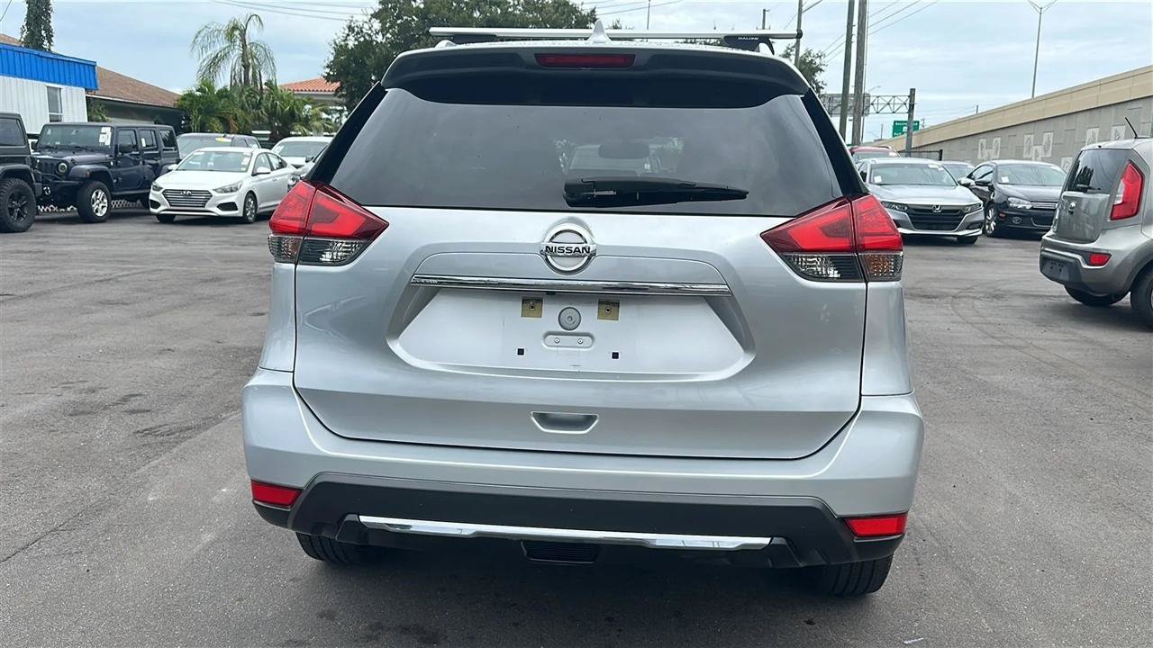 Used 2017 Nissan Rogue SV w/ SV Premium Package AWD/4WD image 11