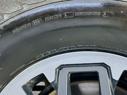 Used 2024 Toyota Tacoma TRD Off-Road image 32