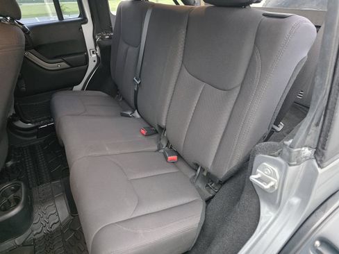 Used 2017 Jeep Wrangler Unlimited Sport w/ Connectivity Group AWD/4WD image 13