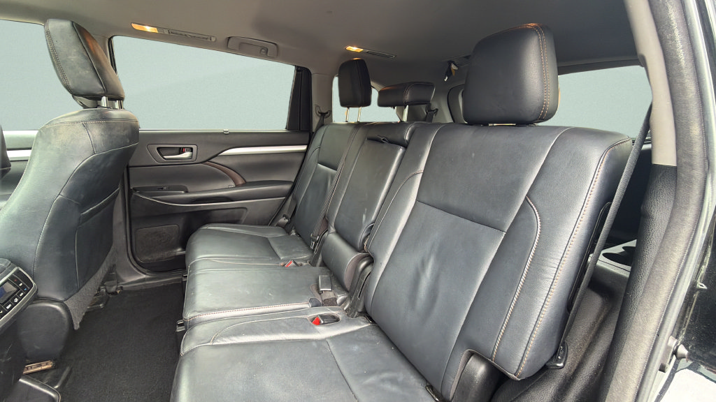 Used 2018 Toyota Highlander XLE AWD/4WD image 24