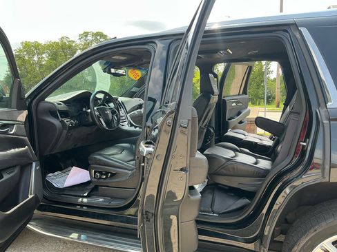 Used 2016 Cadillac Escalade Platinum AWD/4WD image 9