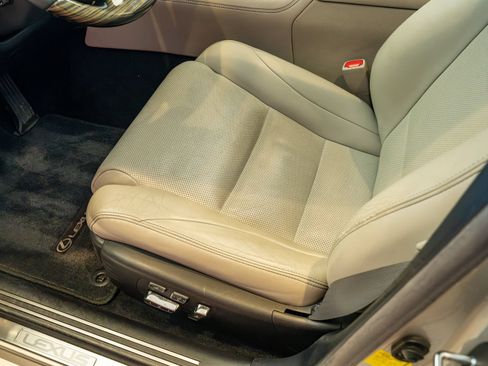 Used 2016 Lexus LS 460 w/ Comfort Package RWD image 12