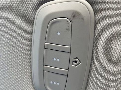 Used 2019 Jeep Cherokee Latitude Plus w/ Comfort/Convenience Group image 30