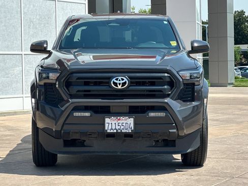 Certified 2025 Toyota Tacoma SR5 AWD/4WD image 11