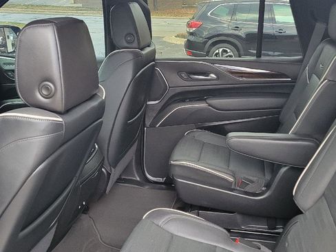 Used 2023 Cadillac Escalade Premium Luxury image 6