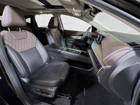 Used 2025 Nissan Murano Platinum w/ Cargo Package image 28