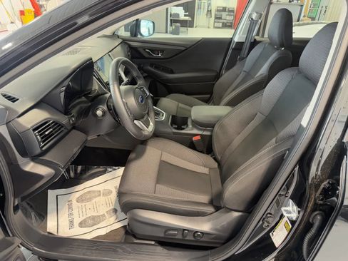 Used 2025 Subaru Outback Premium AWD/4WD image 10