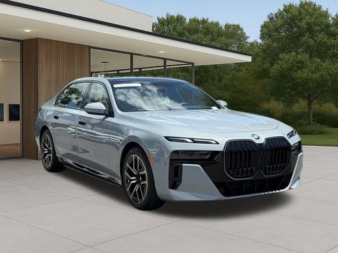 Used 2026 BMW 750e xDrive AWD/4WD image 6