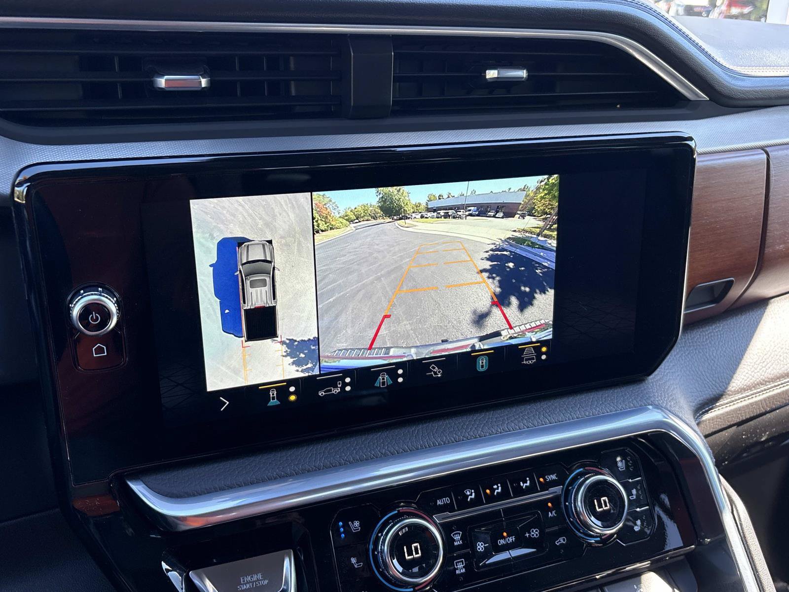 Used 2022 GMC Sierra 1500 Denali w/ Technology Package AWD/4WD image 23