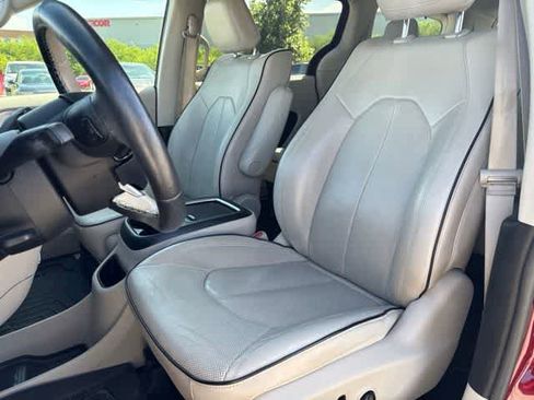 Used 2020 Chrysler Pacifica Limited w/ Advanced Safetytec Group FWD image 21