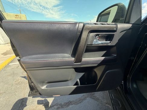 Used 2017 Toyota 4Runner TRD Off-Road AWD/4WD image 11