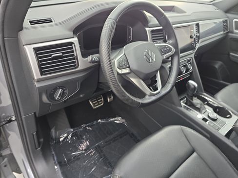 Used 2020 Volkswagen Atlas Cross Sport SEL R-Line image 16