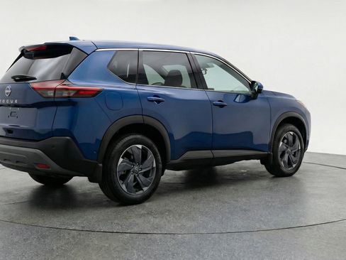 Used 2025 Nissan Rogue SV FWD image 9