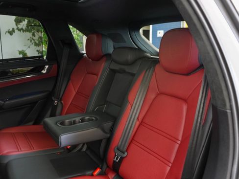 Used 2025 Porsche Cayenne GTS AWD/4WD image 71