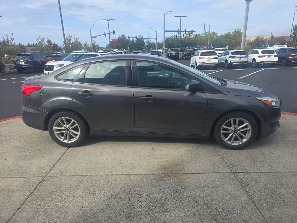 Used 2018 Ford Focus SE FWD image 5