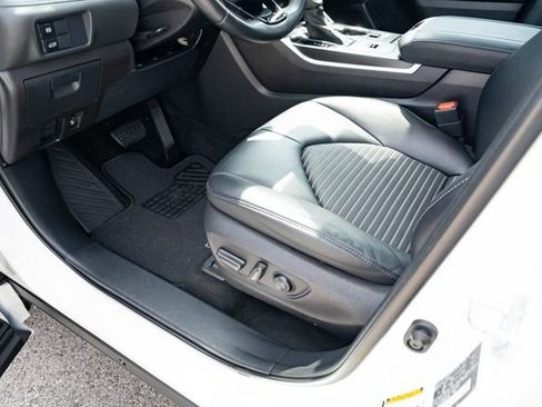Used 2021 Toyota Highlander XSE FWD image 28