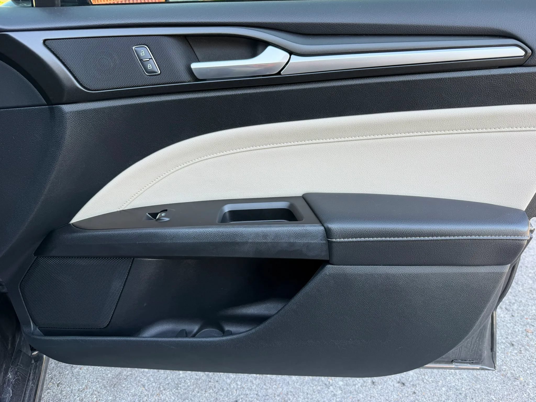Used 2017 Ford Fusion Titanium FWD image 28