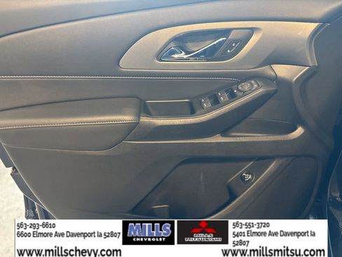 Used 2023 Chevrolet Traverse LT image 9