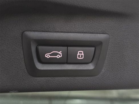 Used 2024 BMW X7 M60i w/ Executive Package image 27