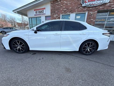 Used 2021 Toyota Camry SE image 8
