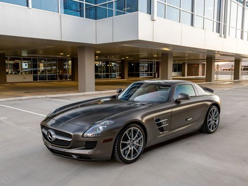 Used 2011 Mercedes-Benz SLS AMG Coupe image 22