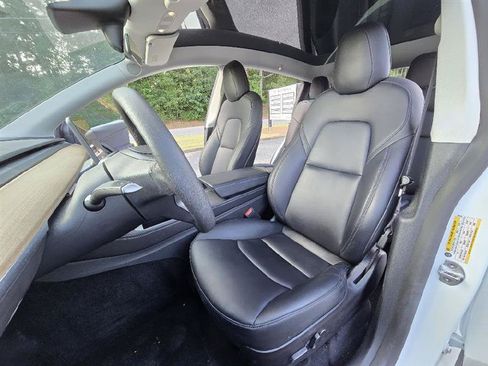Used 2021 Tesla Model Y Long Range AWD/4WD image 18