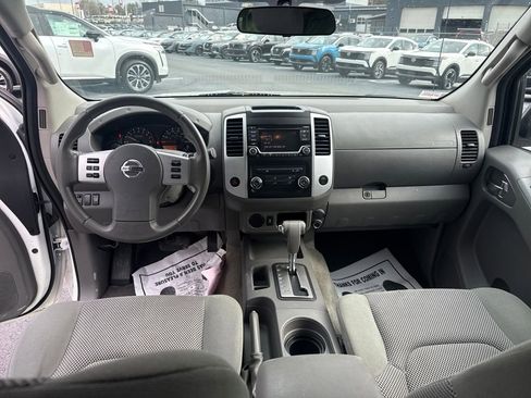 Used 2016 Nissan Frontier SV image 12